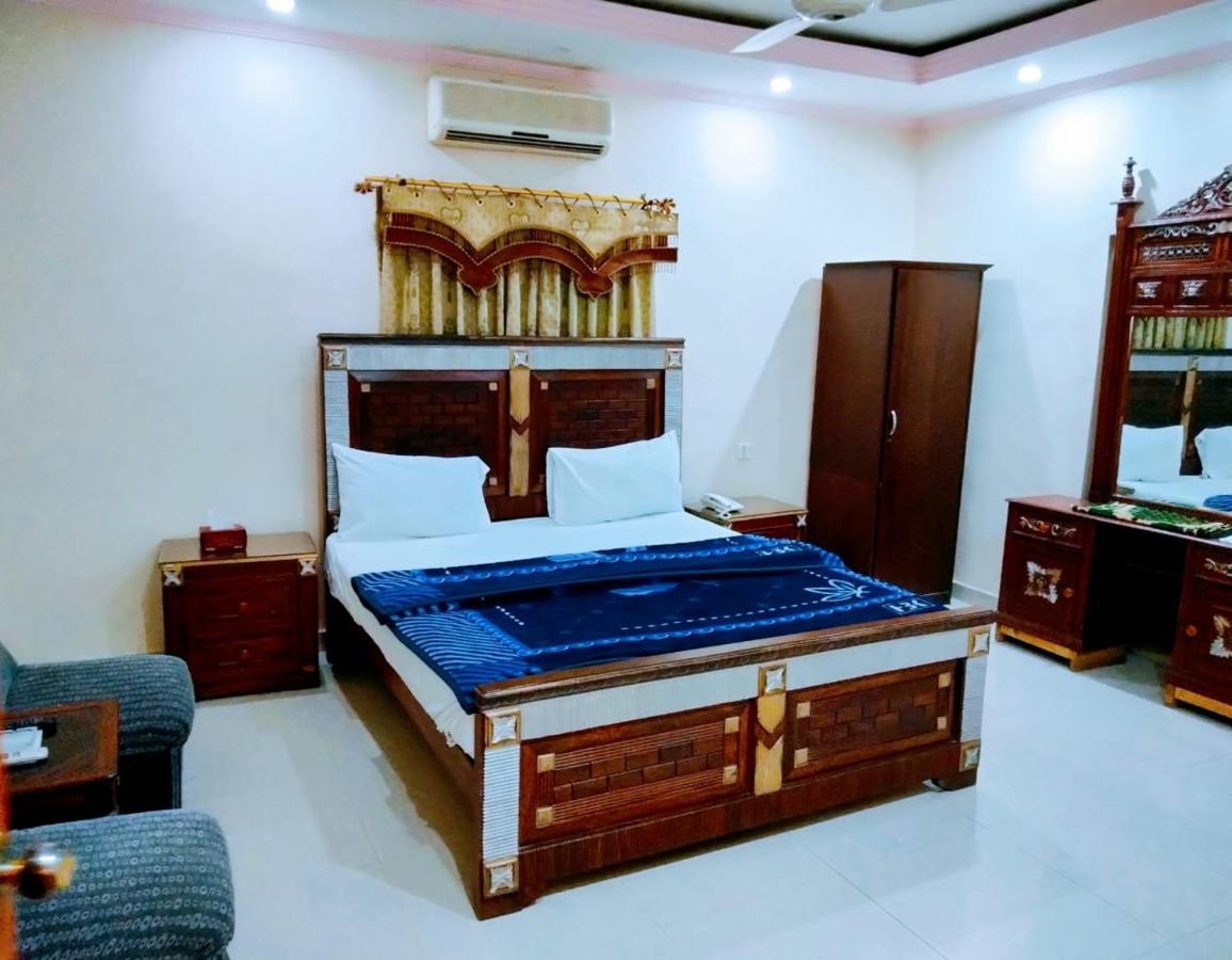 New Royal Residency Pechs Hotel Karachi Bagian luar foto